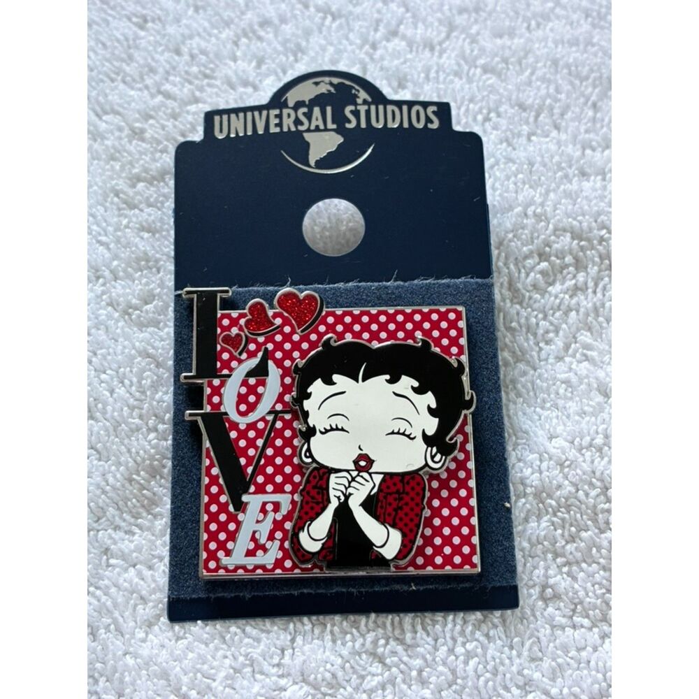 Universal Studios Florida Betty Boop LOVE Trading Pin NEW on Card!